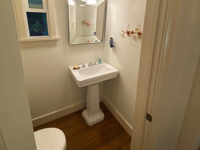 More Photos Of 814 E Howe St, Seattle Apartments For Sale