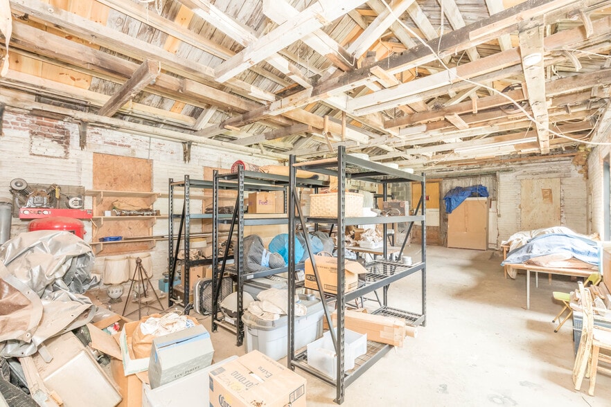 More Photos Of 1340 W Main St, Wytheville Loft Creative Space For Sale