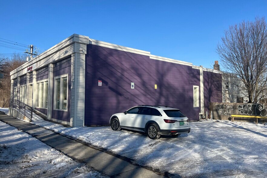 More Photos Of 276 North Ave, Burlington General Retail For Sale