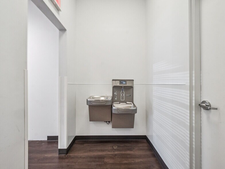 More Photos Of 949-999 W State Road 434, Longwood General Retail For Lease