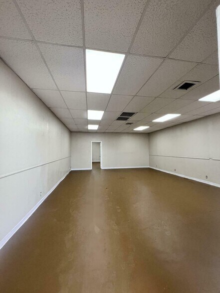 More Photos Of 9523 Dyer St, El Paso Storefront For Lease