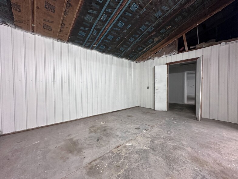 More Photos Of 1530 E 5th Ct, Tulsa Warehouse For Lease