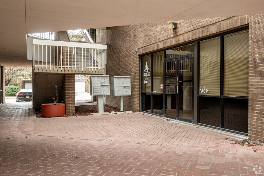 More Photos Of 1100 E Campbell Rd, Richardson Office For Lease