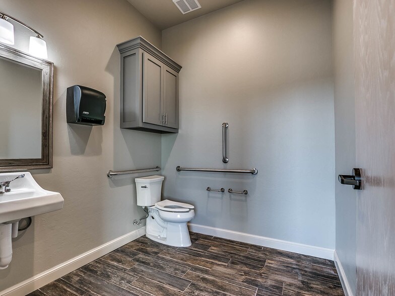 More Photos Of 2232 NW 36th Ave, Norman Office For Sale
