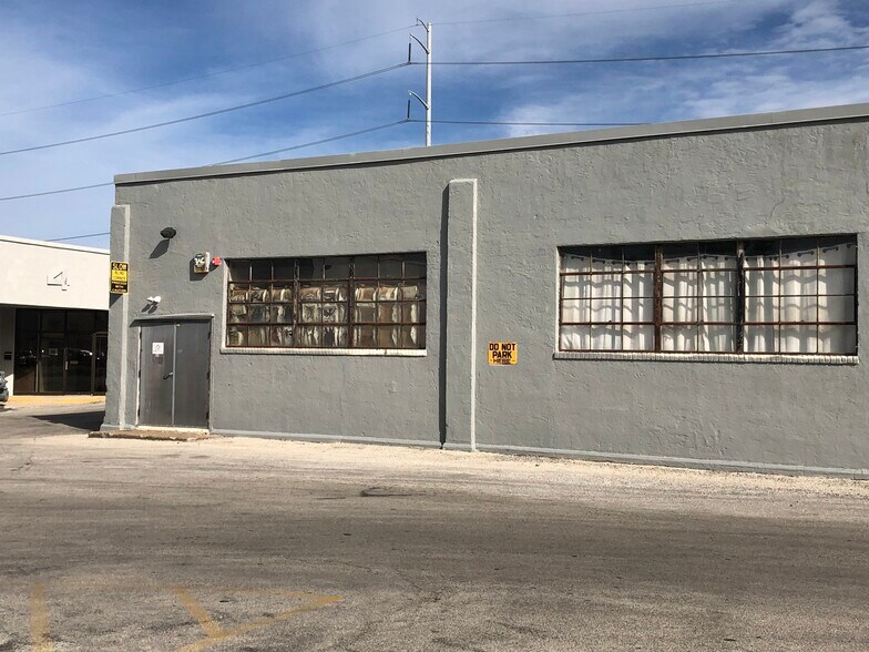 More Photos Of 500 Pine St, Holmes Unknown For Lease