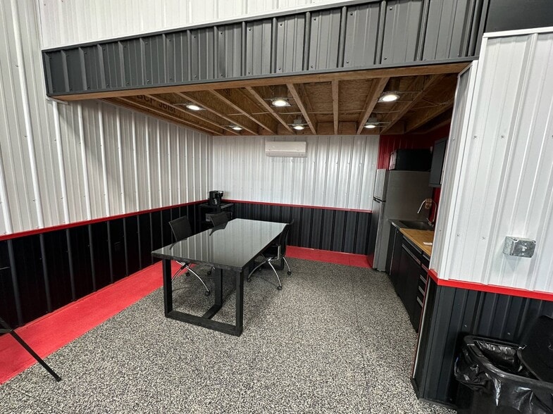 More Photos Of 6903 Backcountry Ave, Billings Distribution For Lease