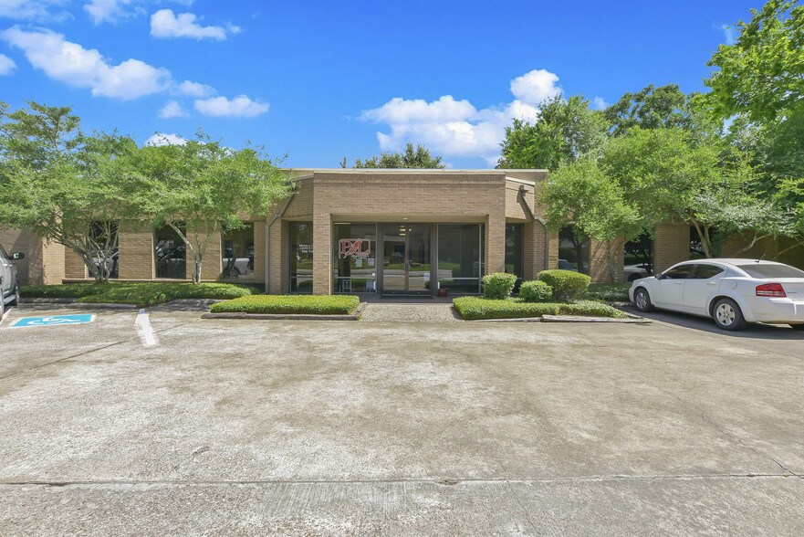More Photos Of 401 N Loop 336 W, Conroe Office For Lease