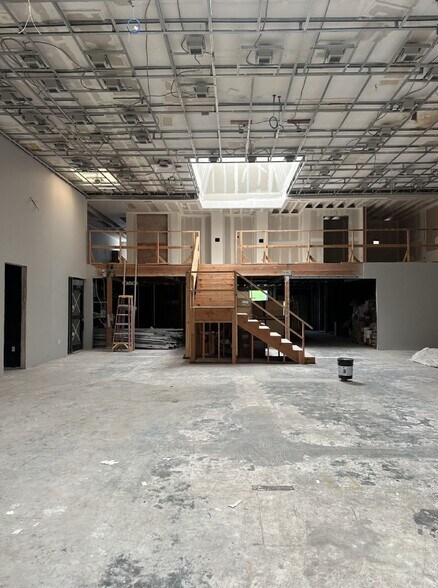 More Photos Of 425 N Canon Dr, Beverly Hills Storefront For Lease