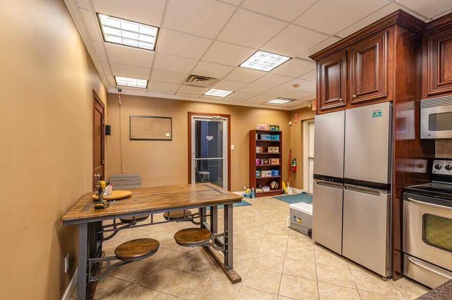 More Photos Of 1340 Highway 3, League City Freestanding For Sale