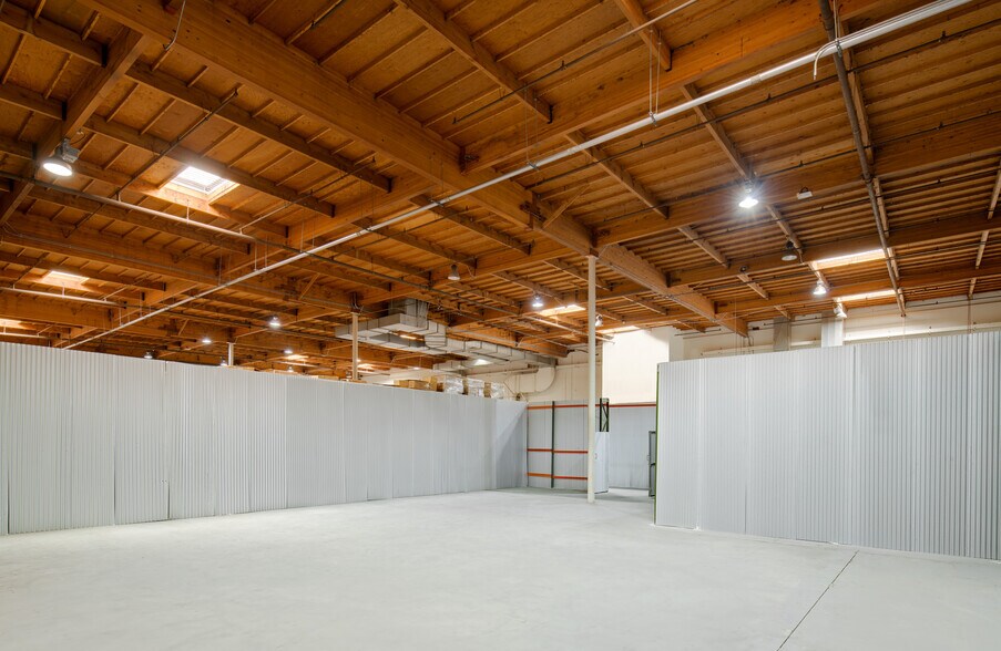 More Photos Of 369 N Cypress Dr, Summerville Warehouse For Lease