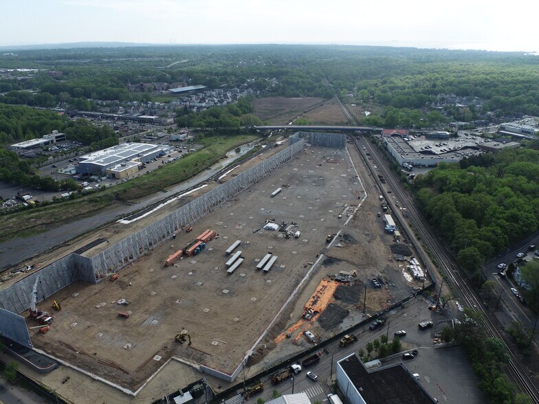 More Photos Of 1 Nassau Pl, Staten Island Warehouse For Lease