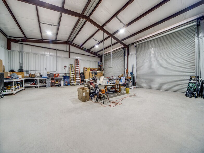 More Photos Of 5367 State Highway 97 E, Floresville Truck Terminal For Sale