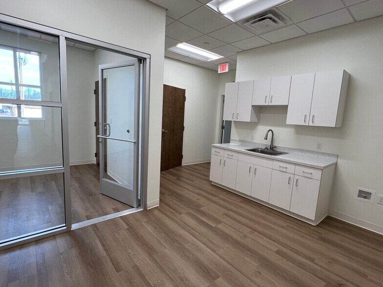 More Photos Of 6245 Greenlee St, Arlington Office For Sale