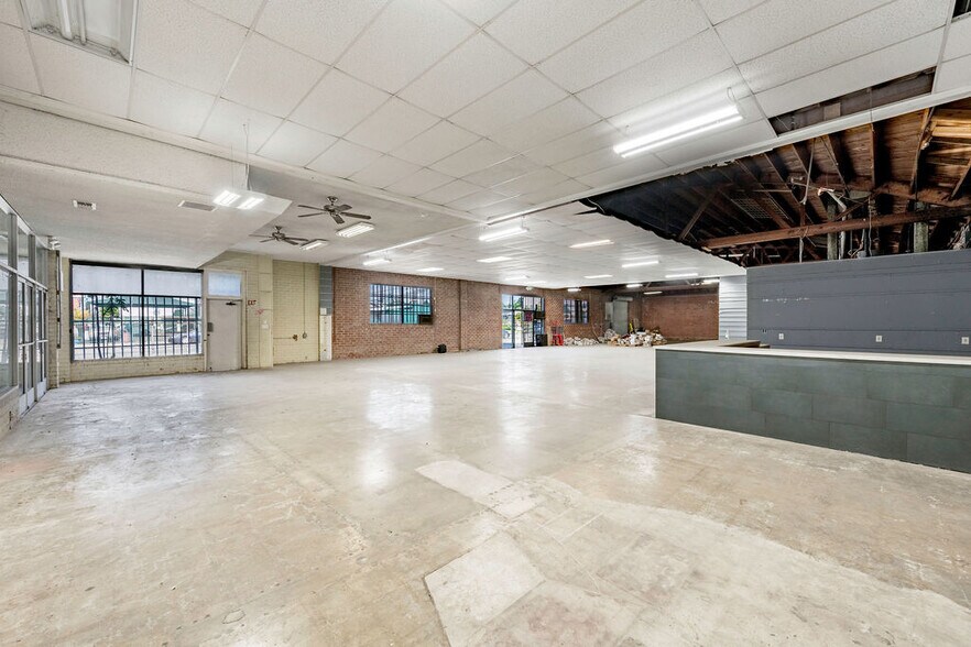 More Photos Of 5700 S Western Ave, Los Angeles Freestanding For Lease