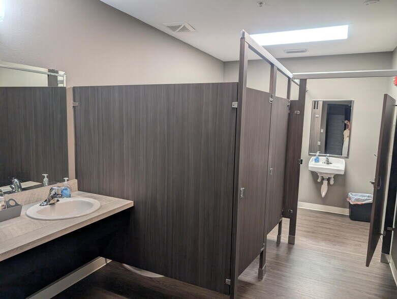 More Photos Of 3355 Clark Rd, Sarasota Medical For Lease