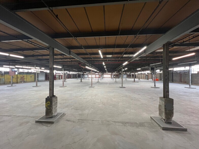 More Photos Of 625 Wortman Ave, Brooklyn Distribution For Lease