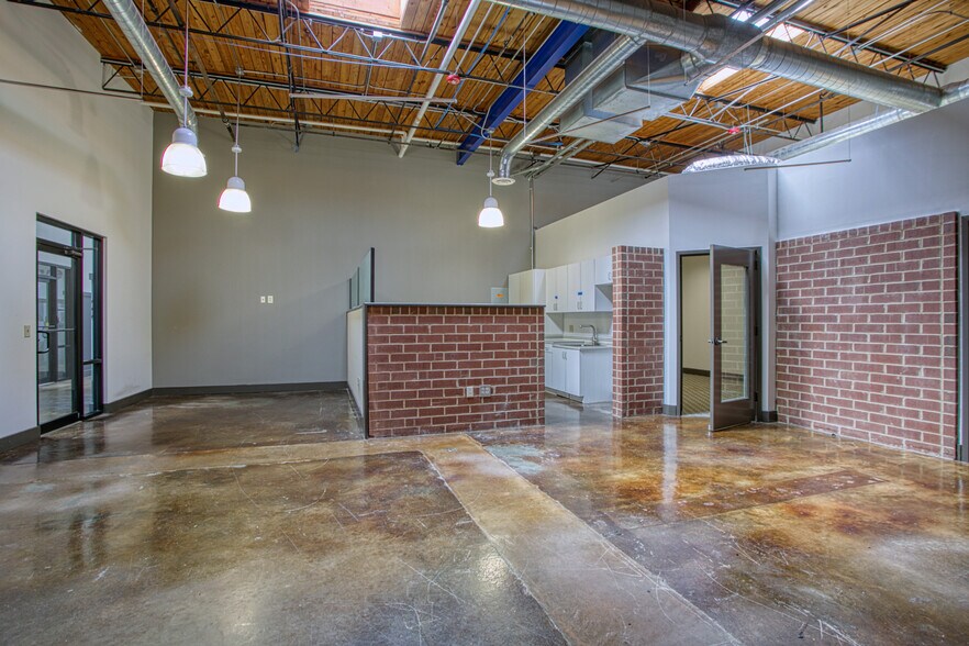 More Photos Of 5256 Peachtree Rd, Atlanta Loft Creative Space For Lease