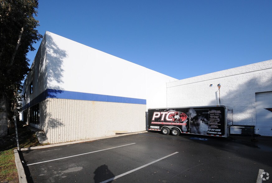 More Photos Of 15312 Connector Ln, Huntington Beach Manufacturing For Lease