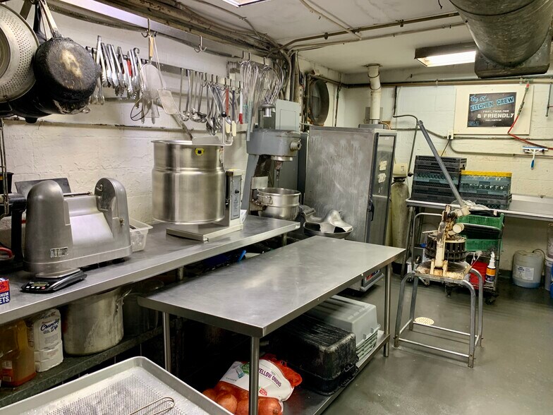 More Photos Of 1220 E 15th St, Joplin Specialty For Sale