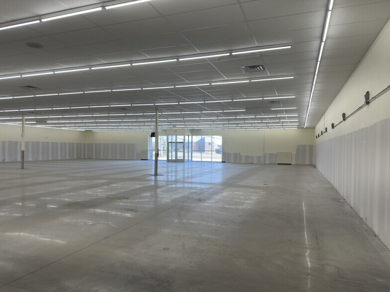 More Photos Of 11392 SR 27, Hector Storefront For Lease