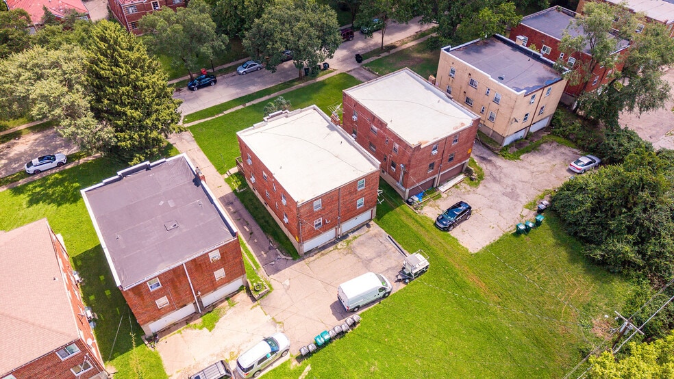 More Photos Of 7119 Eastlawn Dr, Cincinnati Apartments For Sale