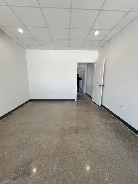 More Photos Of 3396 Kegley rd, Temple Showroom For Lease