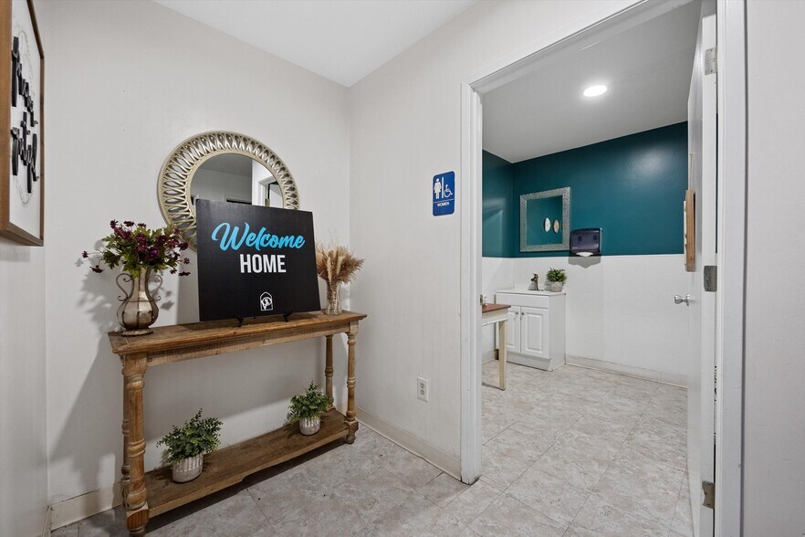More Photos Of 1307 Columbus St, Bakersfield Specialty For Sale