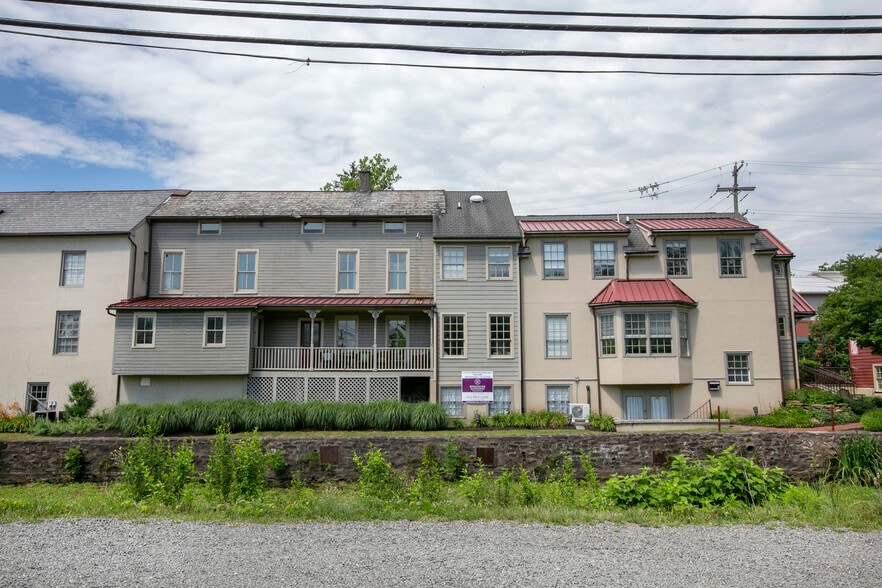 More Photos Of 30 W Bridge St, New Hope Freestanding For Lease