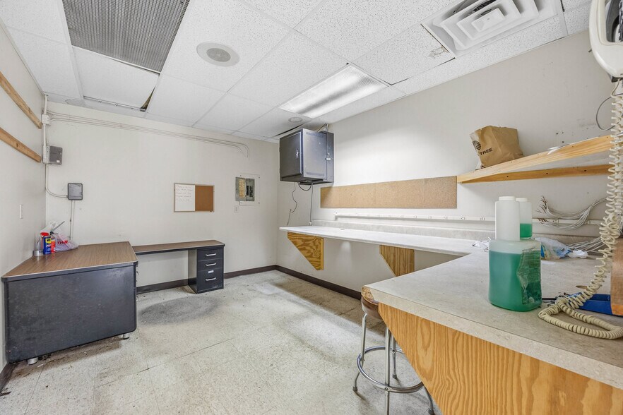 More Photos Of 3 Geddes Street Ext, Holley Supermarket For Sale
