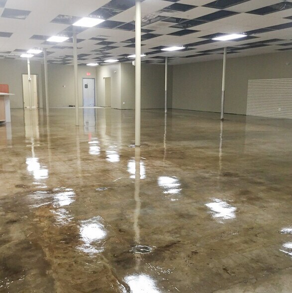 More Photos Of 4227-4289 Southwest Blvd, Tulsa Unknown For Lease