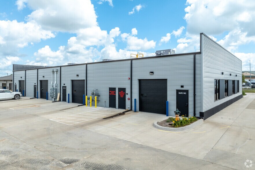 More Photos Of 3800 SE Beisser Dr, Grimes Flex For Lease