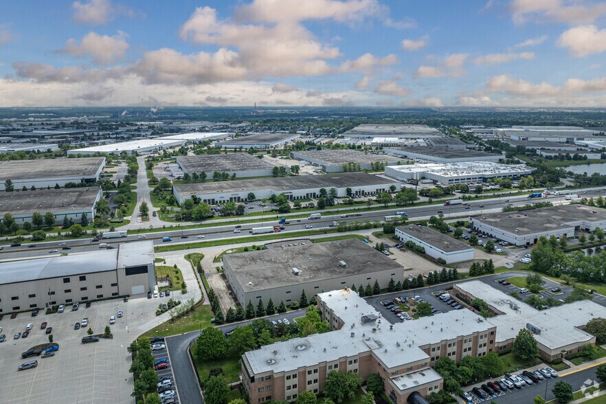 More Photos Of 375 W South Frontage Rd, Bolingbrook Warehouse For Lease