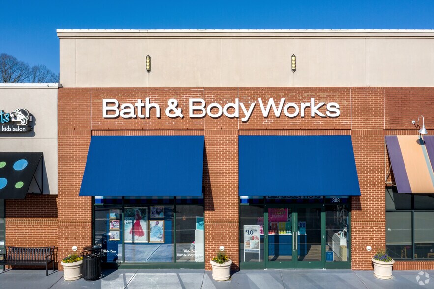 More Photos Of 282 S Sharon Amity Rd, Charlotte Unknown For Sale