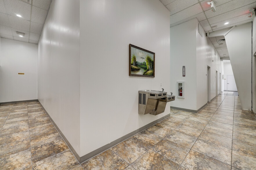 More Photos Of 13939 Westheimer Rd, Houston Flex For Sale