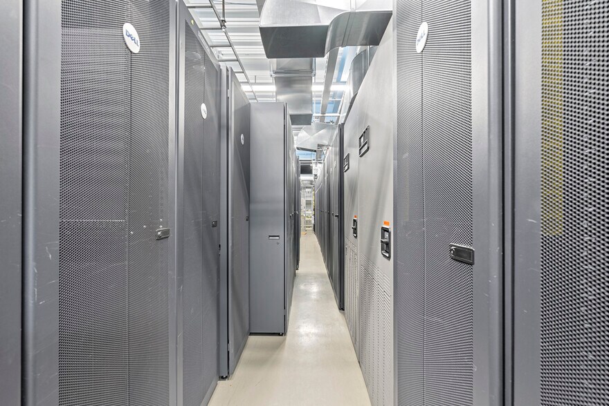 More Photos Of 170-172 Spring St, Newton Office For Sale