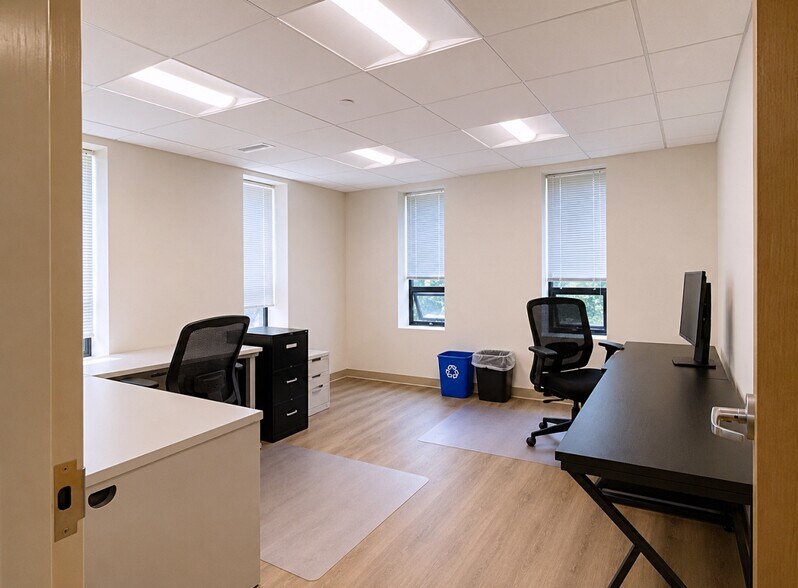 More Photos Of 10 Everberg Rd, Woburn Flex For Lease