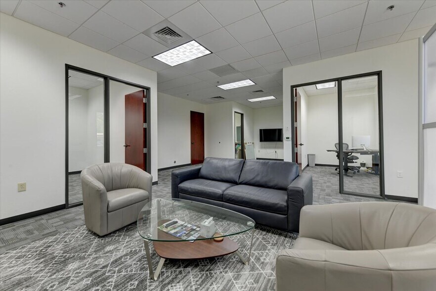 More Photos Of 7344 E Deer Valley Rd, Scottsdale Medical For Sale