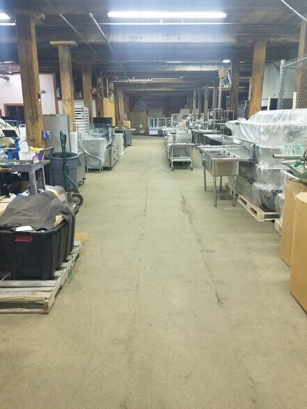 More Photos Of 119 R Foster St, Peabody Warehouse For Lease