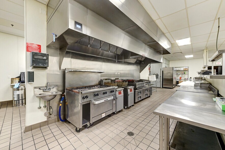 More Photos Of 5555 70th Pl, Bedford Park Freestanding For Sale