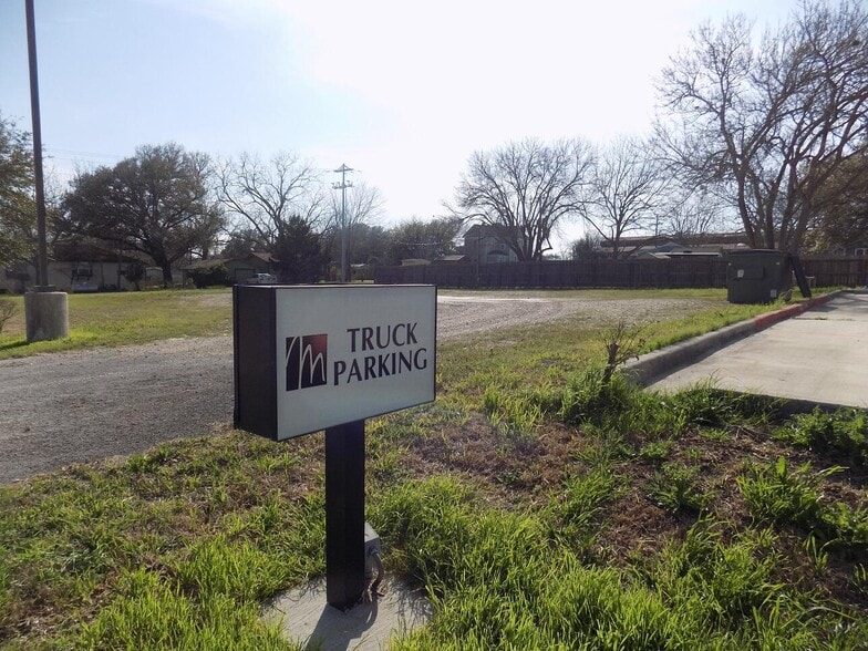 More Photos Of 200 S Lavaca, Moulton Hotel For Sale