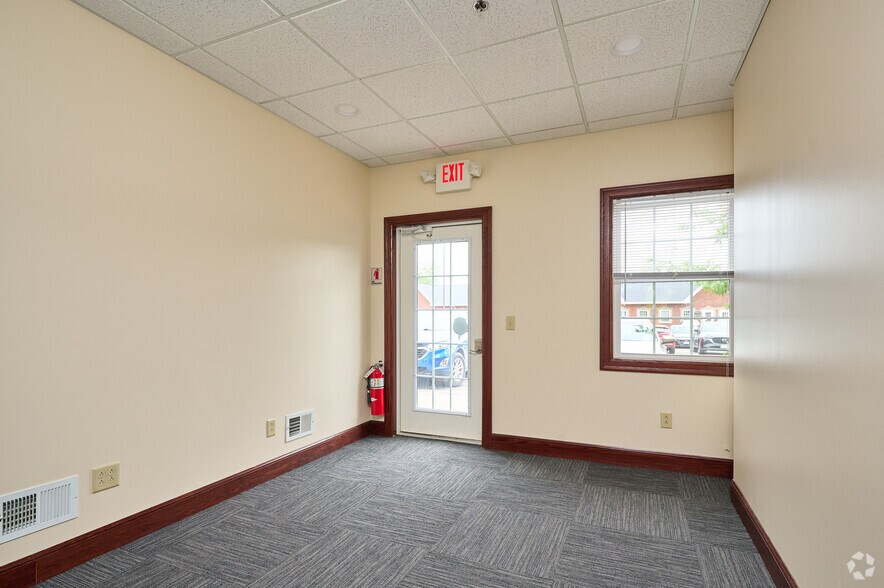More Photos Of 95 Canal Landing Blvd, Rochester Medical For Lease