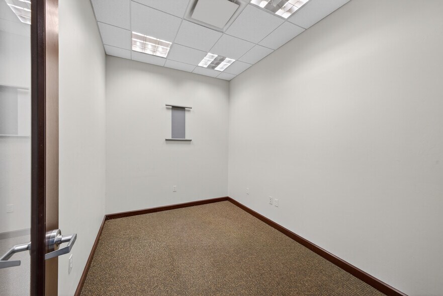 More Photos Of 18031 S Tamiami Trl, Fort Myers Bank For Lease