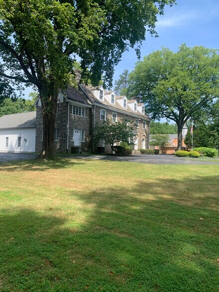 More Photos Of 935 S Providence Rd, Wallingford Funeral Home For Sale