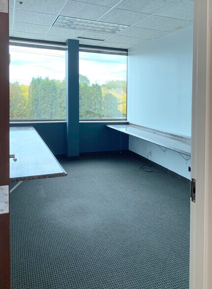 More Photos Of 941 Hillwind Rd NE, Minneapolis Medical For Lease