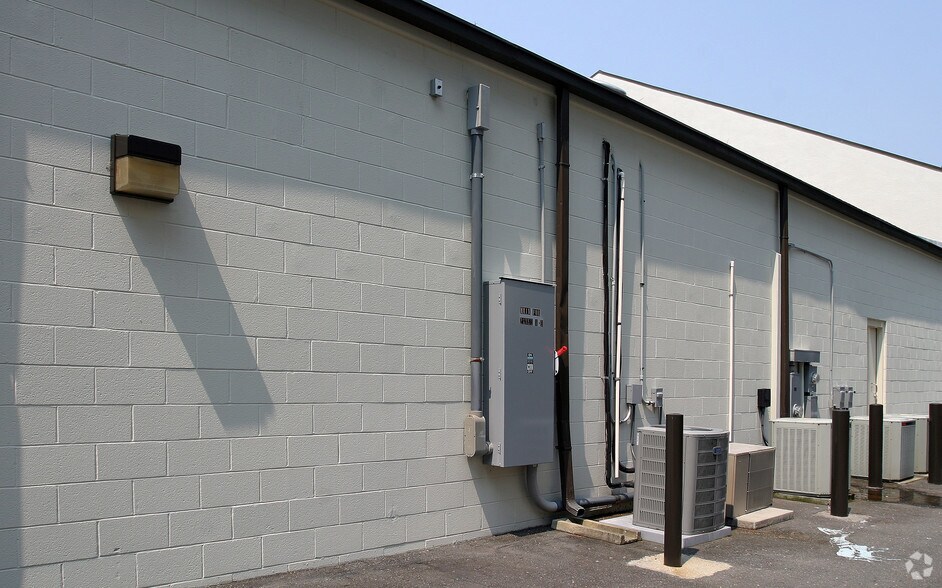 More Photos Of 301-415 N Spence Ave, Goldsboro Storefront Retail Office For Lease
