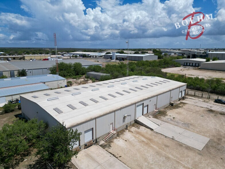More Photos Of 995 Industrial Blvd, Del Rio Distribution For Lease