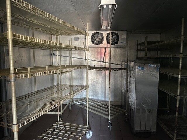 More Photos Of 1272 E Battlefield St, Springfield Restaurant For Lease