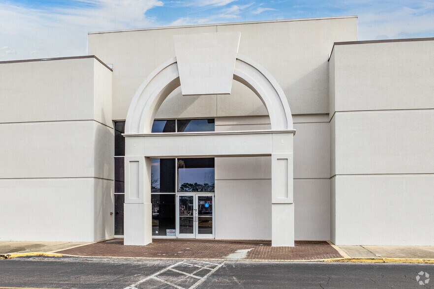 More Photos Of 2415 N Monroe St, Tallahassee General Retail For Lease