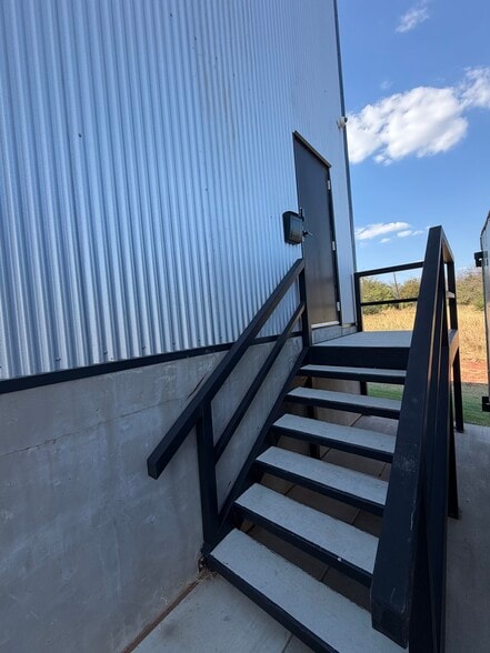 More Photos Of 6825 N Harvey Ave, Oklahoma City Industrial For Sale