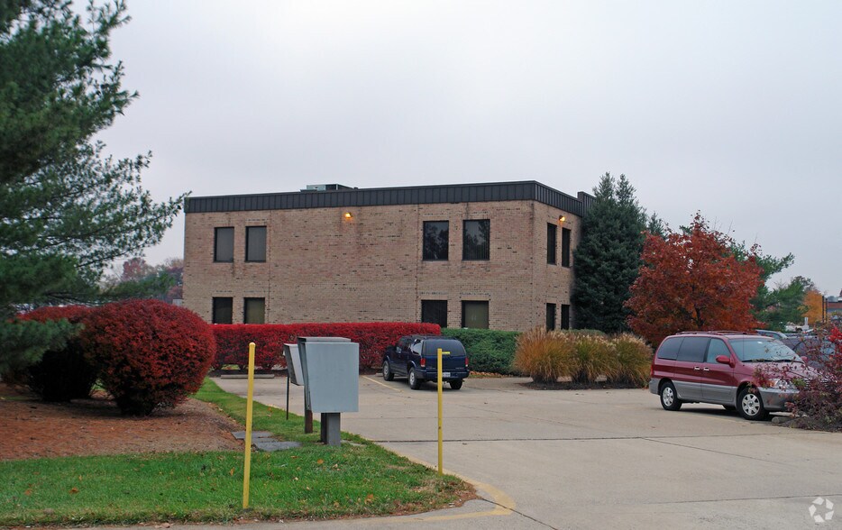 More Photos Of 111 Carpenter Dr, Sterling Office For Sale